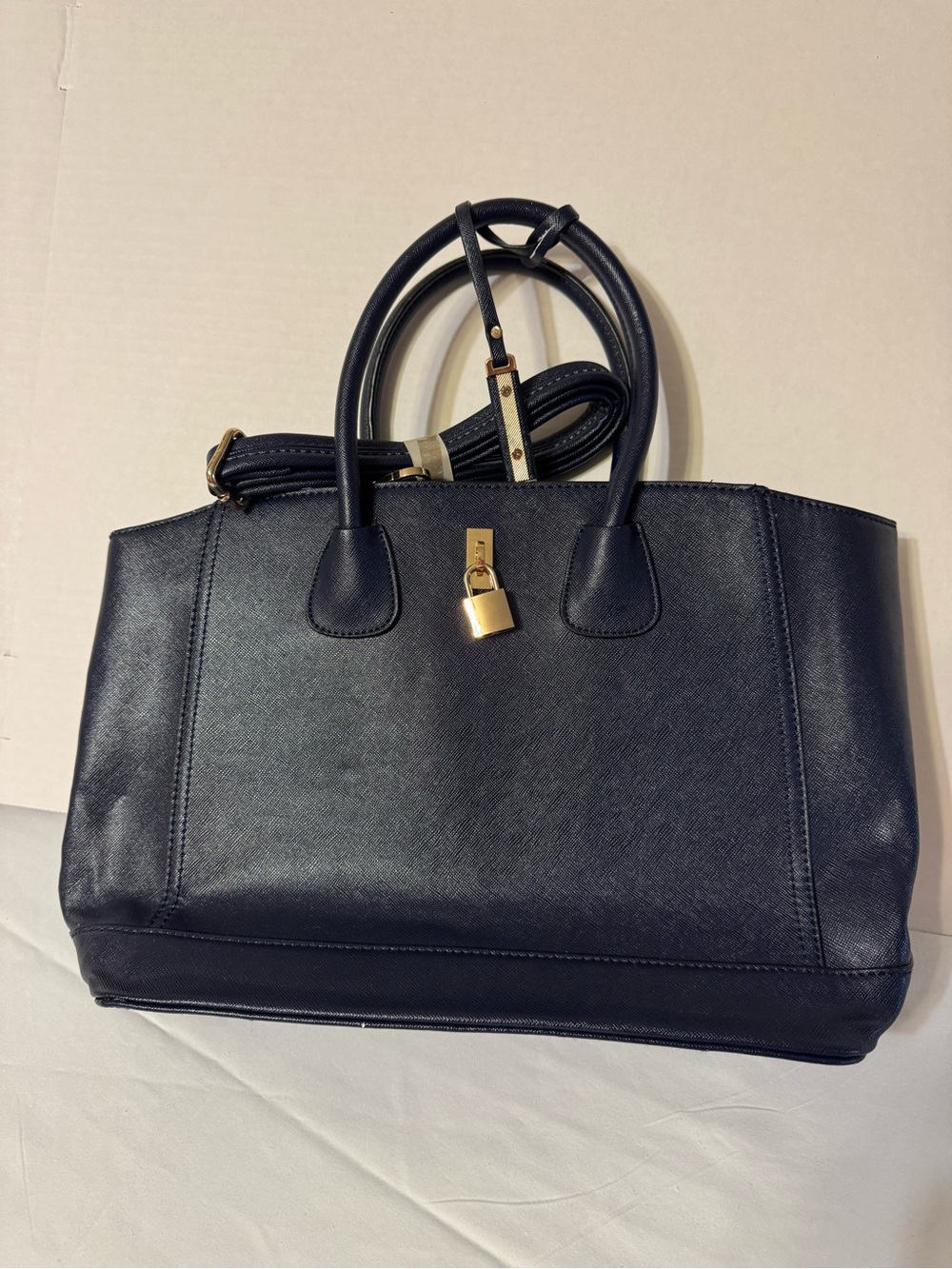 LaTerre Fashion Handbag/Tote with Gold Padlock Accent